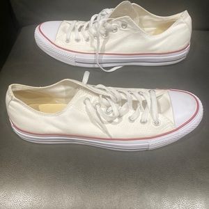 Mens Conversation low Chuck Taylor’s cream Sneakers Size 12